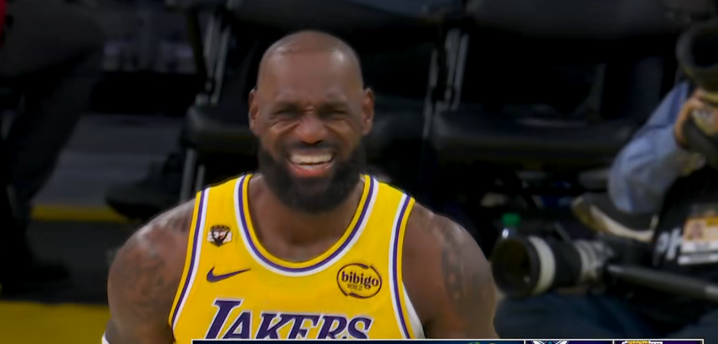 开云体育下载网址-黄蜂18分赢湖人，却也失去了跟詹皇拥抱的机会！老詹生气扭头就走